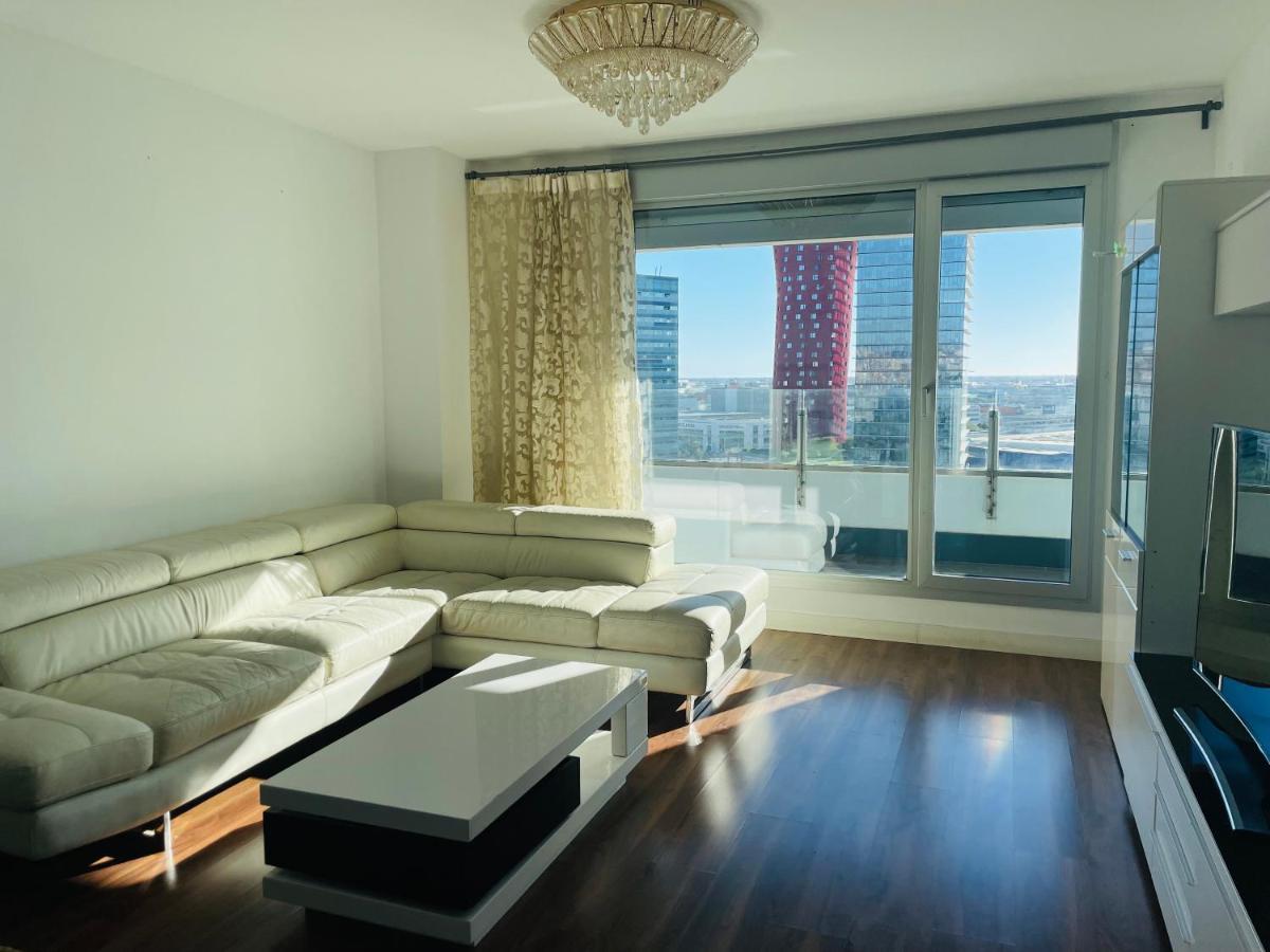 הוספיטלט דה יוברגאט Fira De Barcelona City View Apartment With Garage Parking מראה חיצוני תמונה