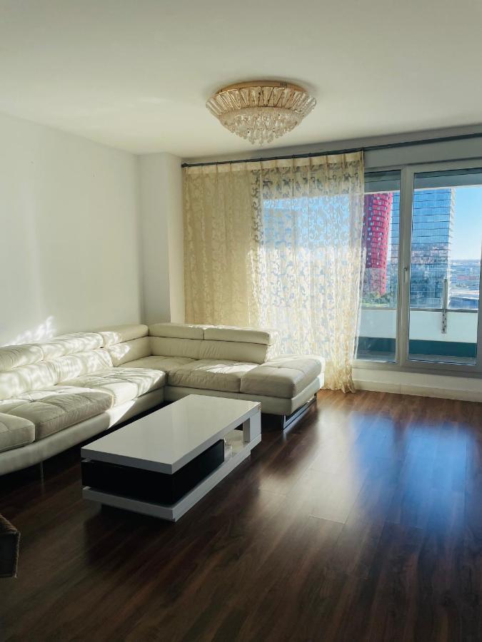 הוספיטלט דה יוברגאט Fira De Barcelona City View Apartment With Garage Parking מראה חיצוני תמונה