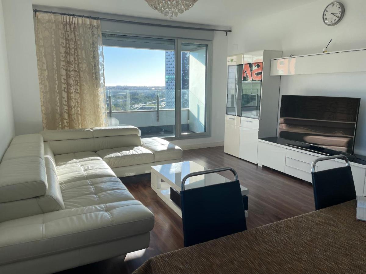 הוספיטלט דה יוברגאט Fira De Barcelona City View Apartment With Garage Parking מראה חיצוני תמונה