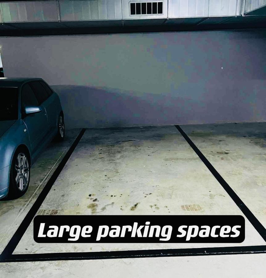הוספיטלט דה יוברגאט Fira De Barcelona City View Apartment With Garage Parking מראה חיצוני תמונה