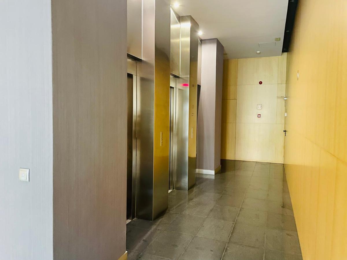 הוספיטלט דה יוברגאט Fira De Barcelona City View Apartment With Garage Parking מראה חיצוני תמונה
