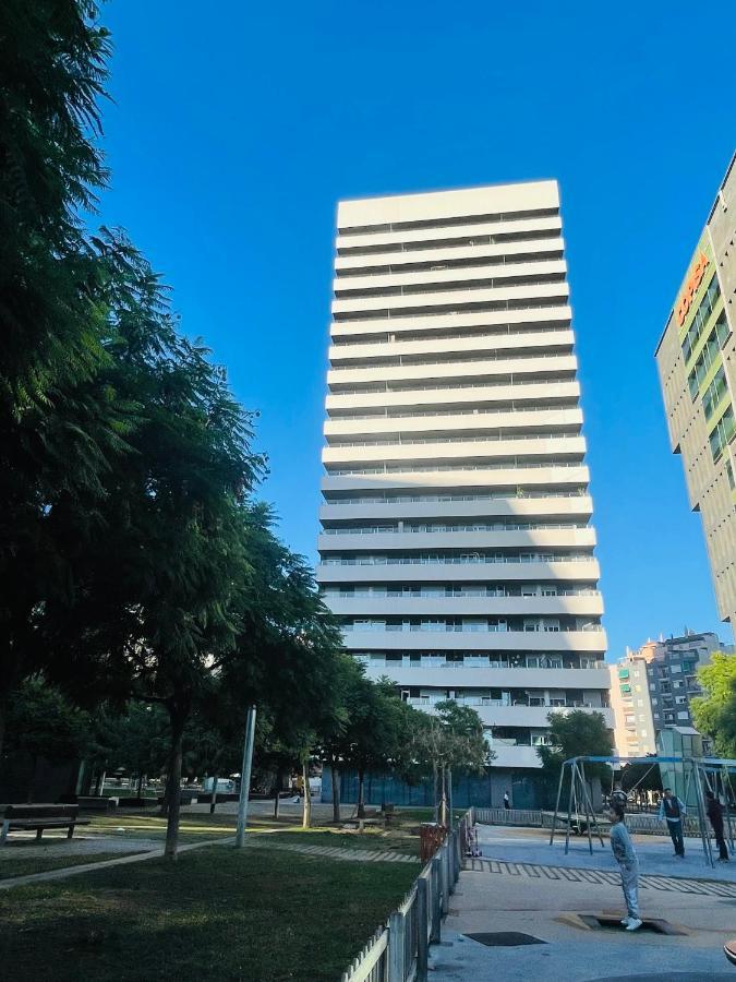 הוספיטלט דה יוברגאט Fira De Barcelona City View Apartment With Garage Parking מראה חיצוני תמונה